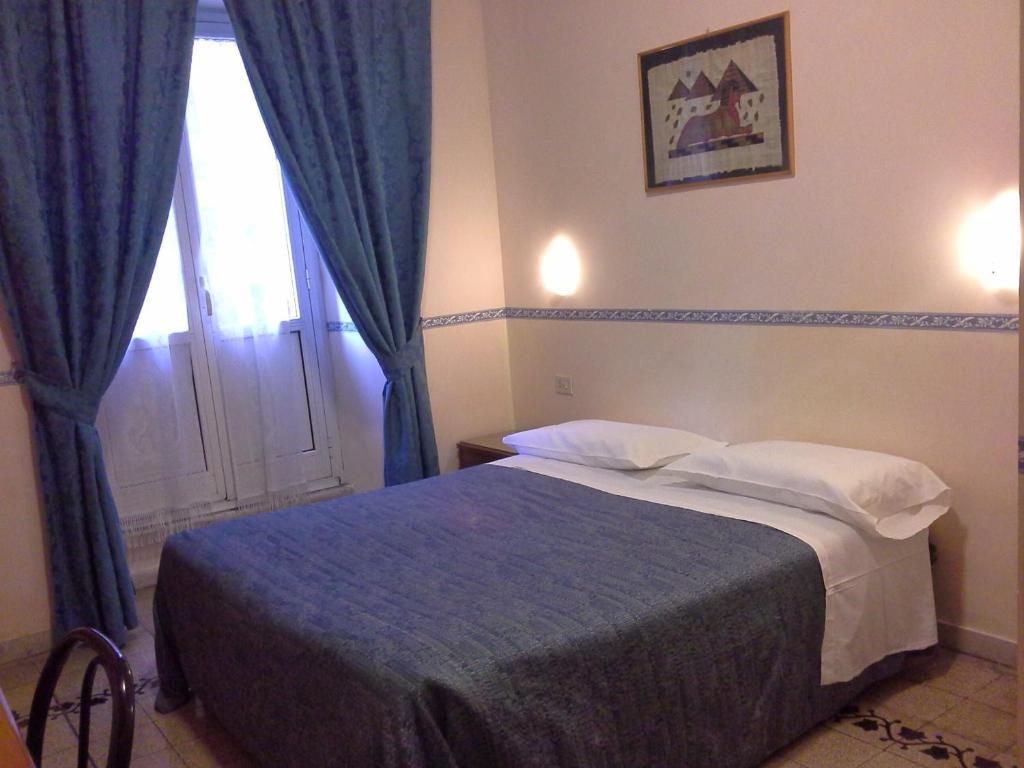 Collina Suites Rome Room photo